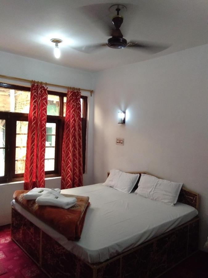 Howrah Guest House Srinagar  Luaran gambar