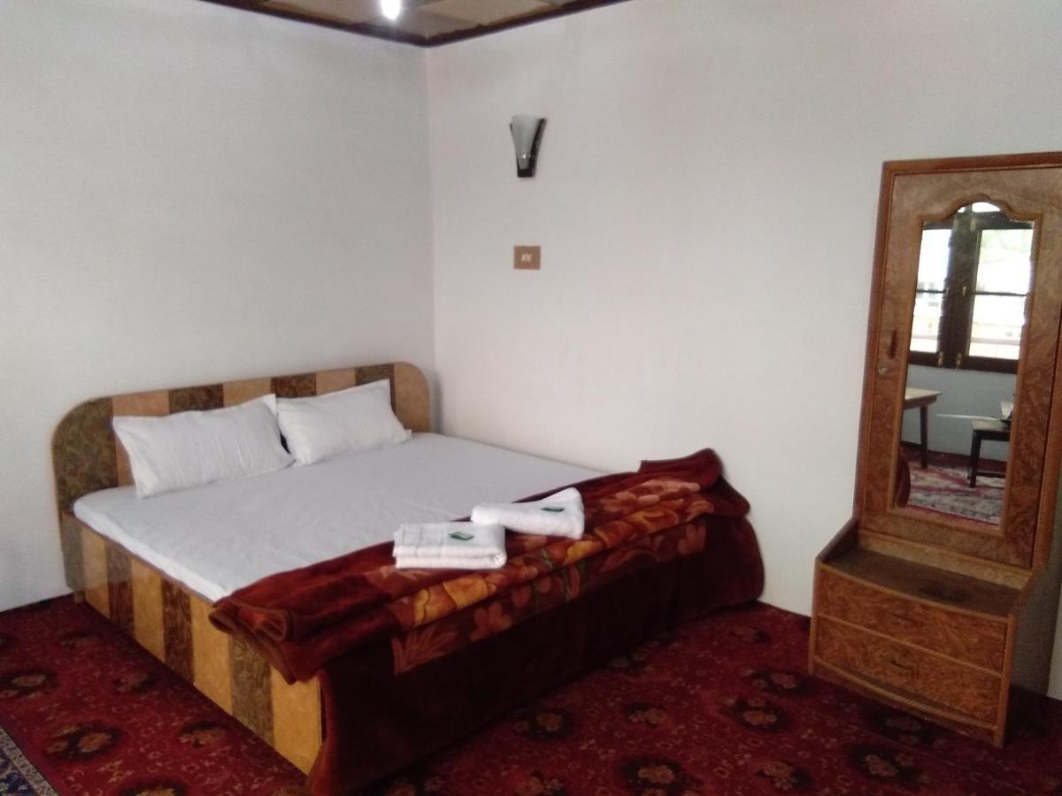 Howrah Guest House Srinagar  Luaran gambar
