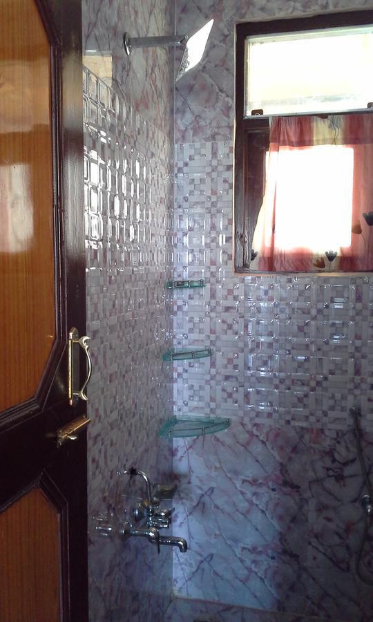 Howrah Guest House Srinagar  Luaran gambar