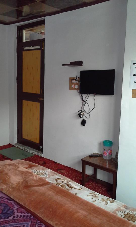 Howrah Guest House Srinagar  Luaran gambar