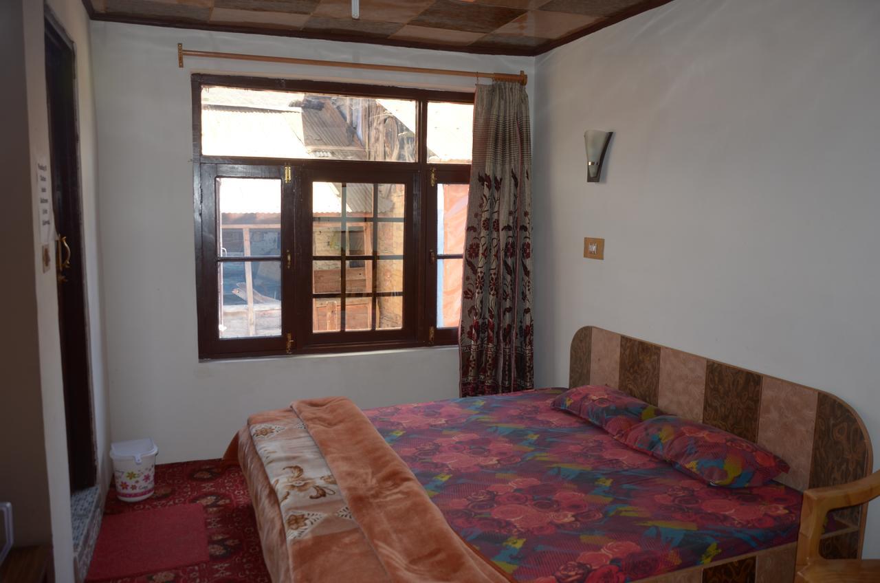 Howrah Guest House Srinagar  Luaran gambar