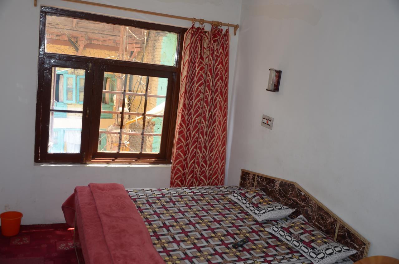 Howrah Guest House Srinagar  Luaran gambar