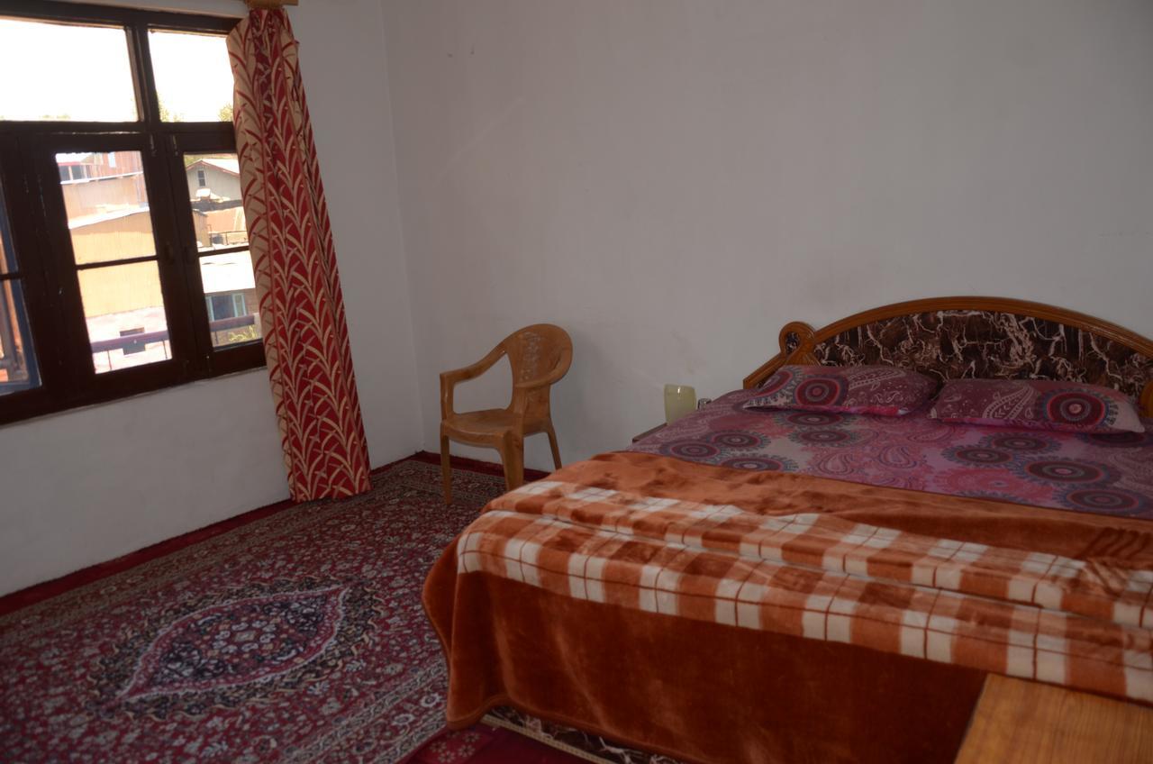 Howrah Guest House Srinagar  Luaran gambar
