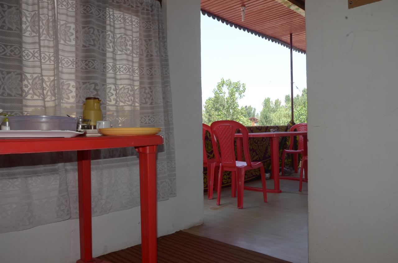 Howrah Guest House Srinagar  Luaran gambar