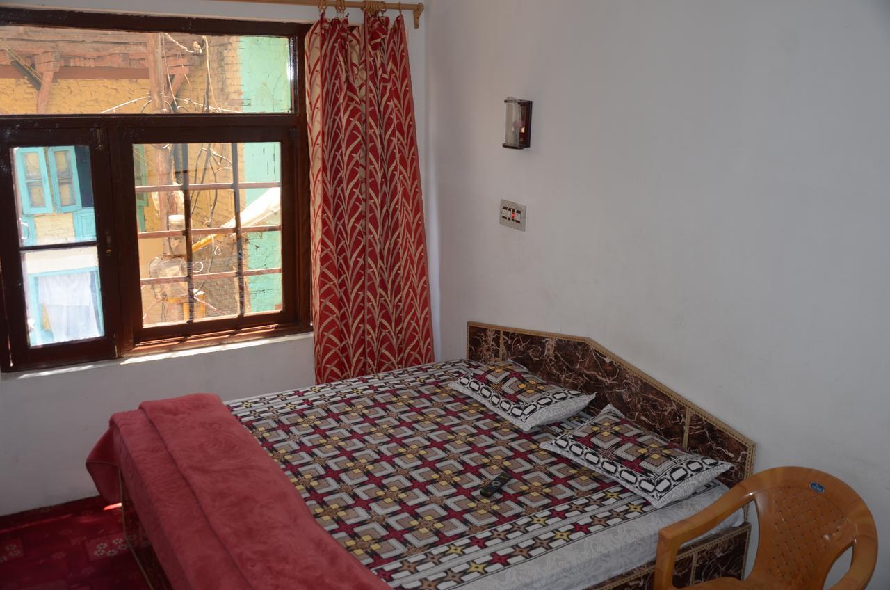 Howrah Guest House Srinagar  Luaran gambar
