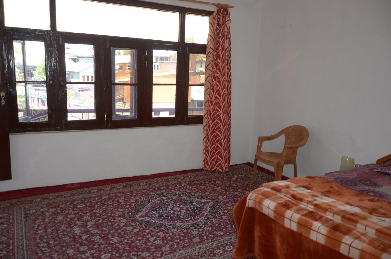 Howrah Guest House Srinagar  Luaran gambar