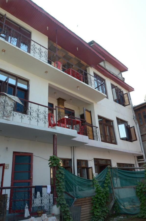 Howrah Guest House Srinagar  Luaran gambar